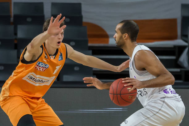 中的地位 中的地位