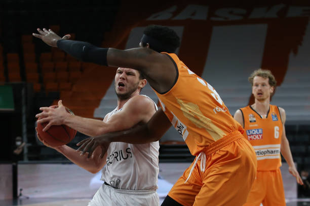 甚至三后卫 甚至三后卫